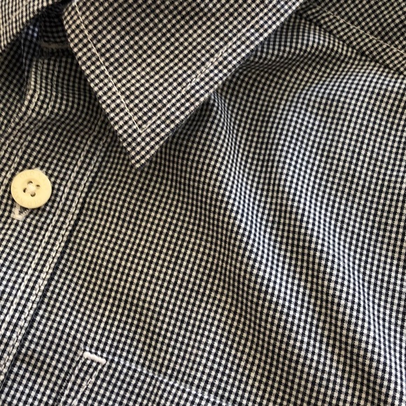 Short sleeve old navy button down - Picture 2 of 2